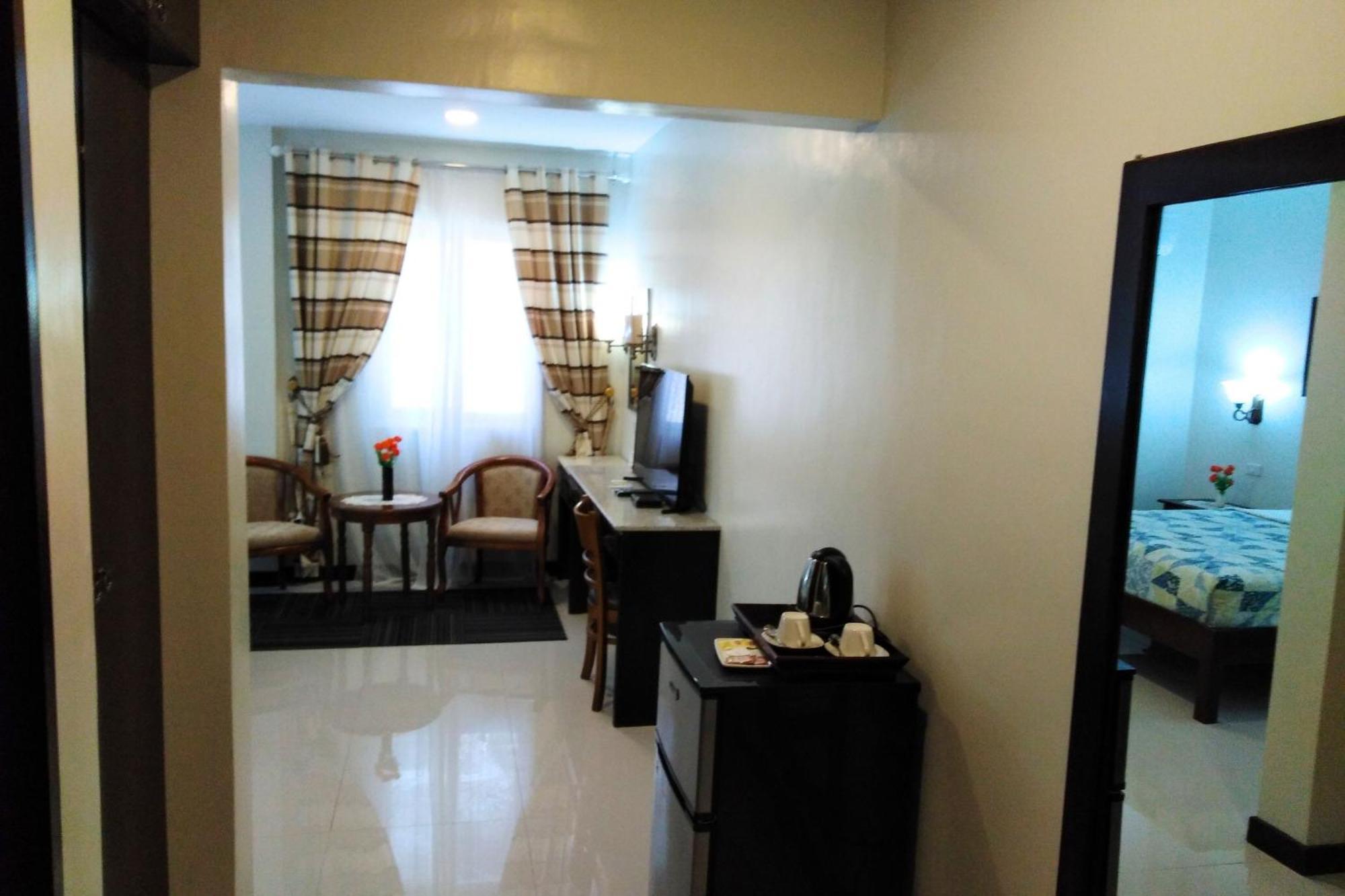 Venezia Suites Hotel Iloilo Zimmer foto